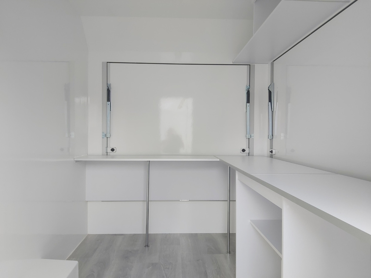 Verkaufsanhänger VK 302 200 aero retro 300cm 2 Verkaufsklappen Multi Theke 230V PVC Boden (M) 1300kg - Toitlustus haagis: pilt 5 Verkaufsanhänger VK 302 200 aero retro 300cm 2 Verkaufsklappen Multi Theke 230V PVC Boden (M) 1300kg - Toitlustus haagis: pilt 5