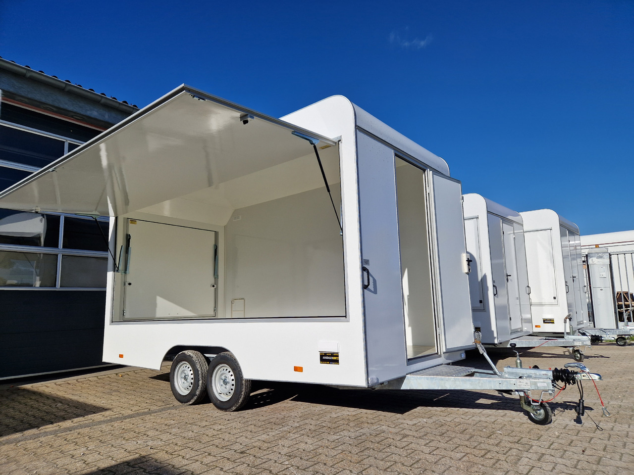 Verkaufsanhänger VK 422 200 aero retro 420x200x230cm 2 Verkaufsklappen Tür vorn (XL) 2000kg - Toitlustus haagis: pilt 3 Verkaufsanhänger VK 422 200 aero retro 420x200x230cm 2 Verkaufsklappen Tür vorn (XL) 2000kg - Toitlustus haagis: pilt 3