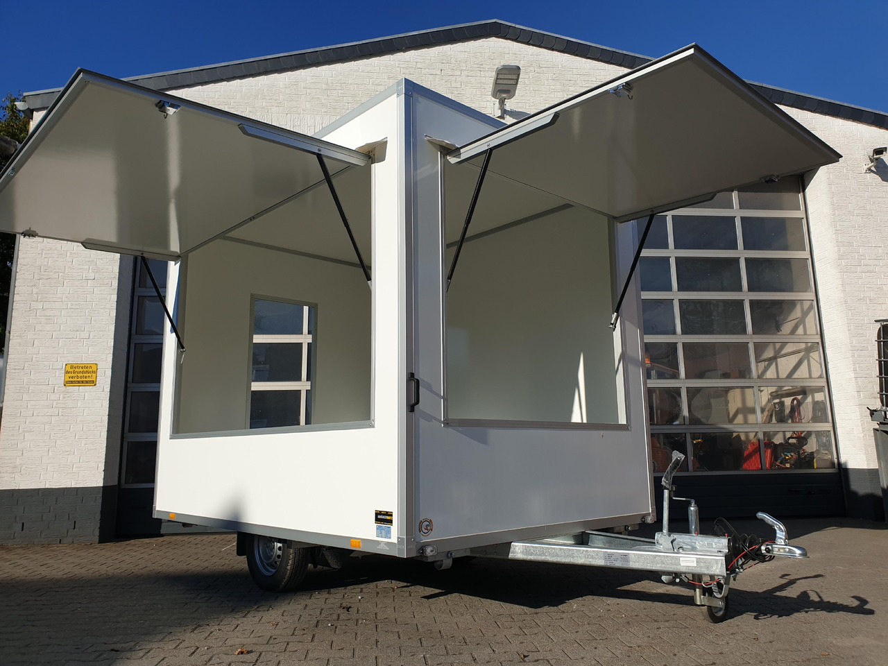 Verkaufsanhänger VKE 1330/206 300cm 2 Verkaufsklappen Multi Leerwagen Hecktür (M) 1300kg - Toitlustus haagis: pilt 1 Verkaufsanhänger VKE 1330/206 300cm 2 Verkaufsklappen Multi Leerwagen Hecktür (M) 1300kg - Toitlustus haagis: pilt 1