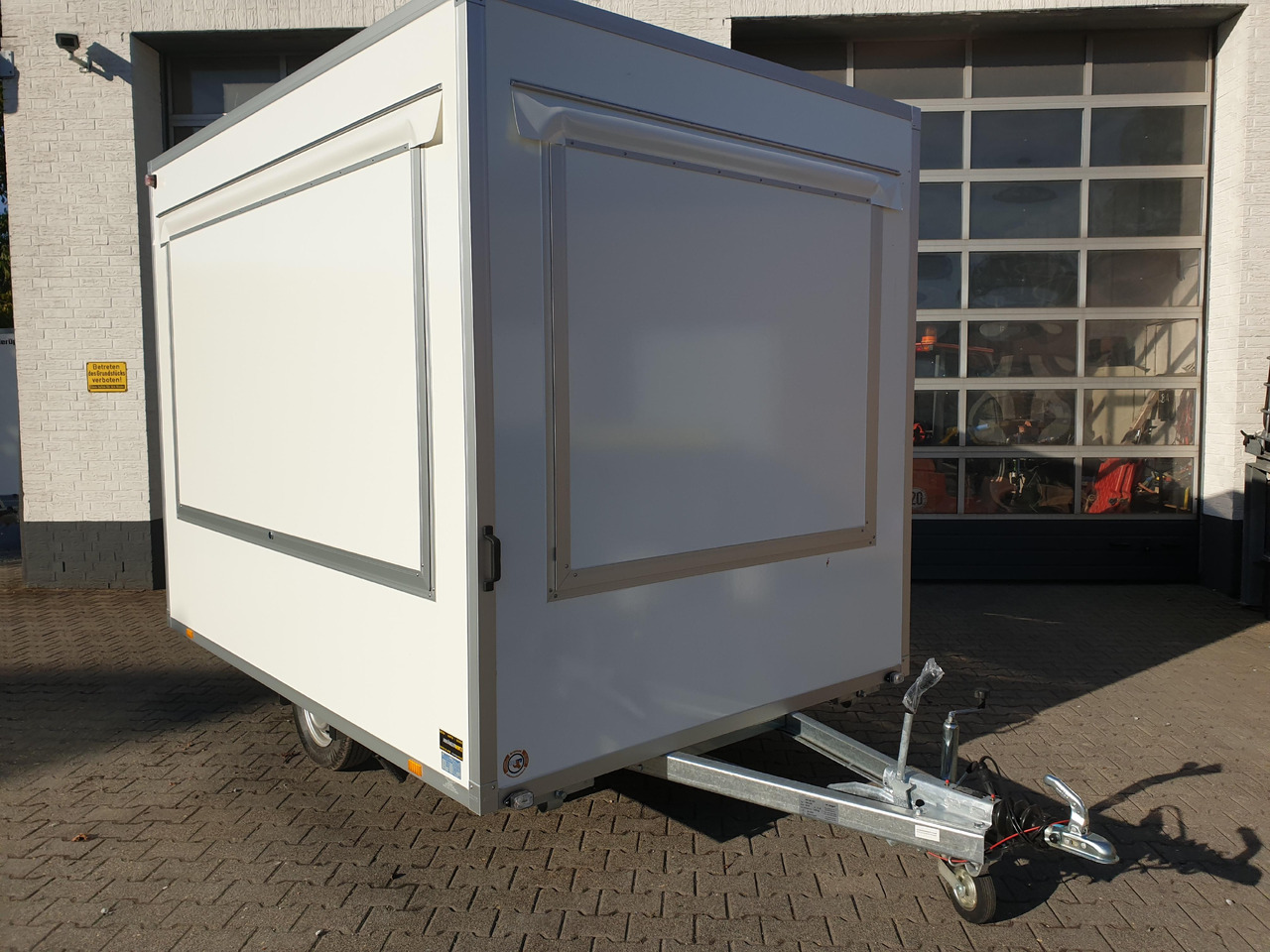 Verkaufsanhänger VKE 1330/206 300cm 2 Verkaufsklappen Multi Leerwagen Hecktür (M) 1300kg - Toitlustus haagis: pilt 3 Verkaufsanhänger VKE 1330/206 300cm 2 Verkaufsklappen Multi Leerwagen Hecktür (M) 1300kg - Toitlustus haagis: pilt 3