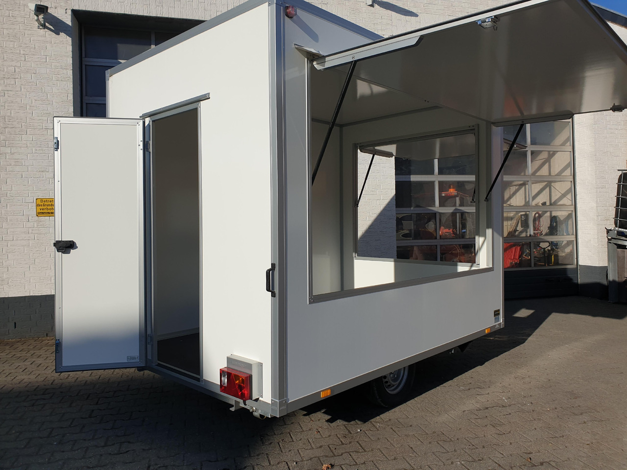 Verkaufsanhänger VKE 1330/206 300cm 2 Verkaufsklappen Multi Leerwagen Hecktür (M) 1300kg - Toitlustus haagis: pilt 2 Verkaufsanhänger VKE 1330/206 300cm 2 Verkaufsklappen Multi Leerwagen Hecktür (M) 1300kg - Toitlustus haagis: pilt 2