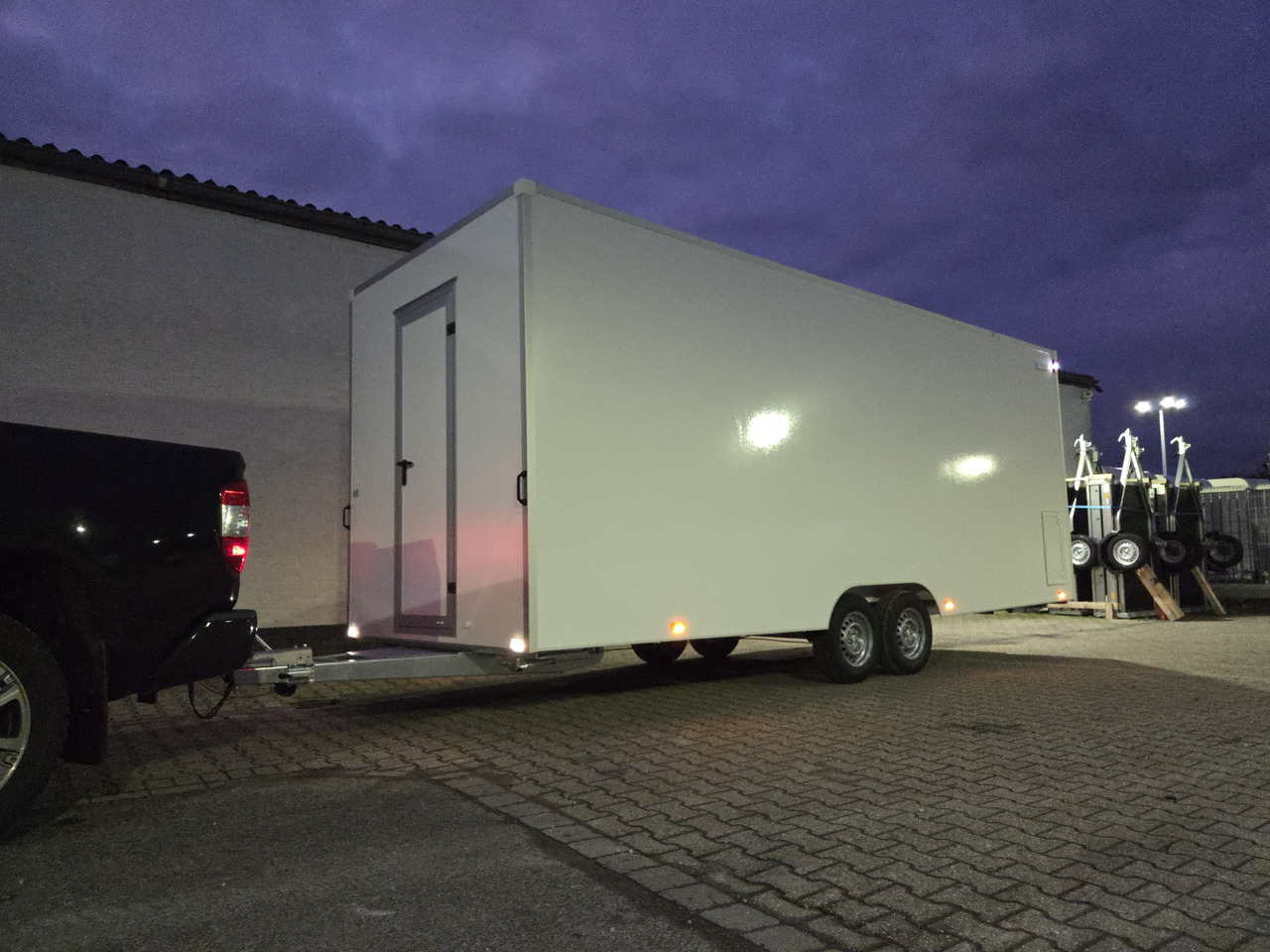 Verkaufsanhänger VKH 623 220 aero retro 620x220x230cm 230V Licht 3000kg - Toitlustus haagis: pilt 4 Verkaufsanhänger VKH 623 220 aero retro 620x220x230cm 230V Licht 3000kg - Toitlustus haagis: pilt 4