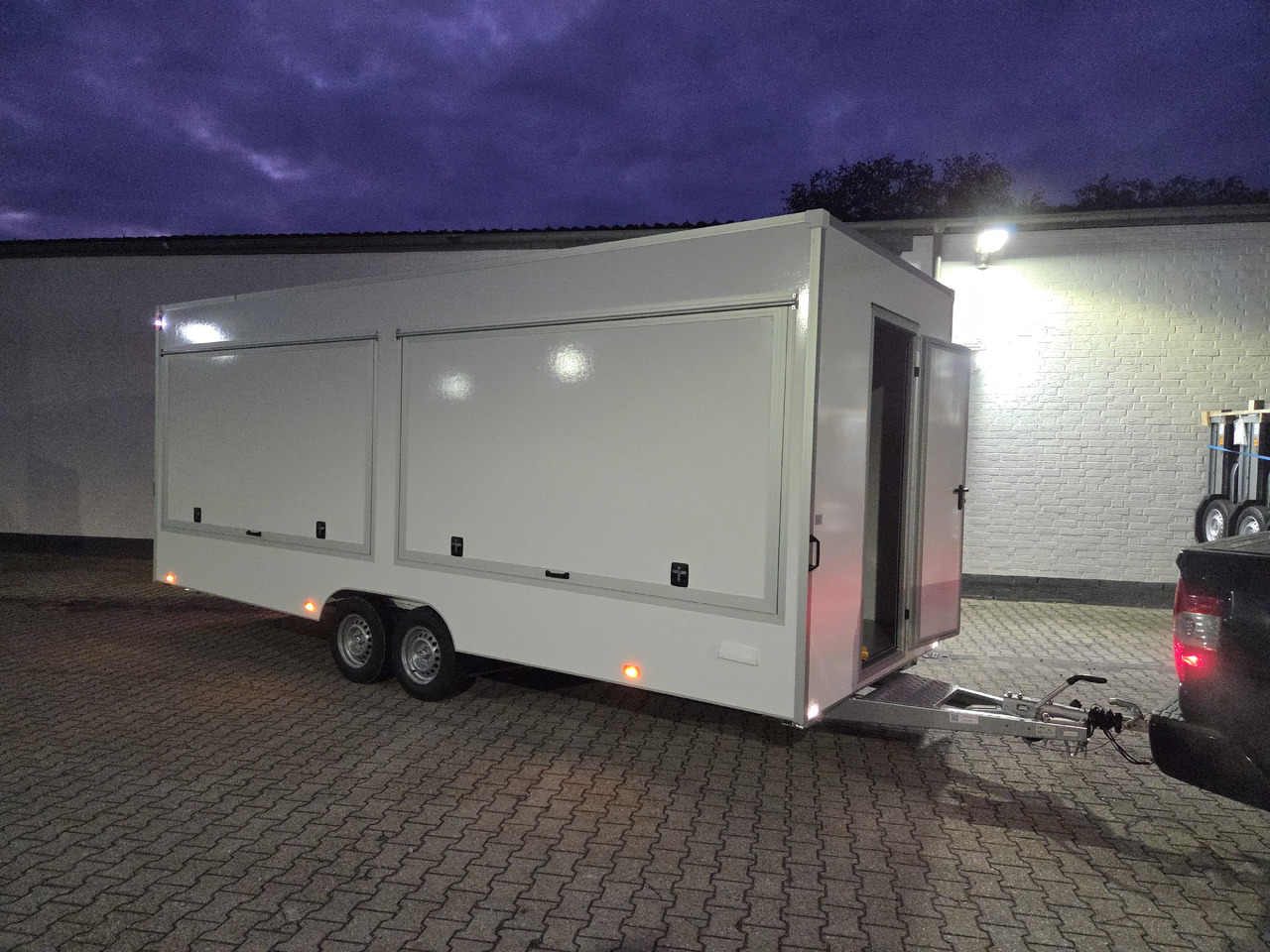 Verkaufsanhänger VKH 623 220 aero retro 620x220x230cm 230V Licht 3000kg - Toitlustus haagis: pilt 3 Verkaufsanhänger VKH 623 220 aero retro 620x220x230cm 230V Licht 3000kg - Toitlustus haagis: pilt 3