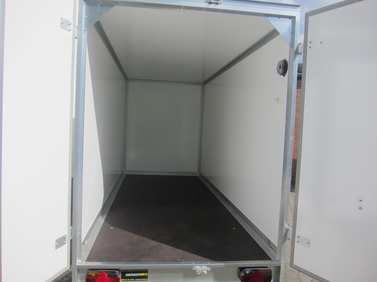 WM Meyer Koffer AZ 2035/151 S35 351x151x185cm (L) 2000kg - Furgoonjärelhaagis: pilt 2 WM Meyer Koffer AZ 2035/151 S35 351x151x185cm (L) 2000kg - Furgoonjärelhaagis: pilt 2