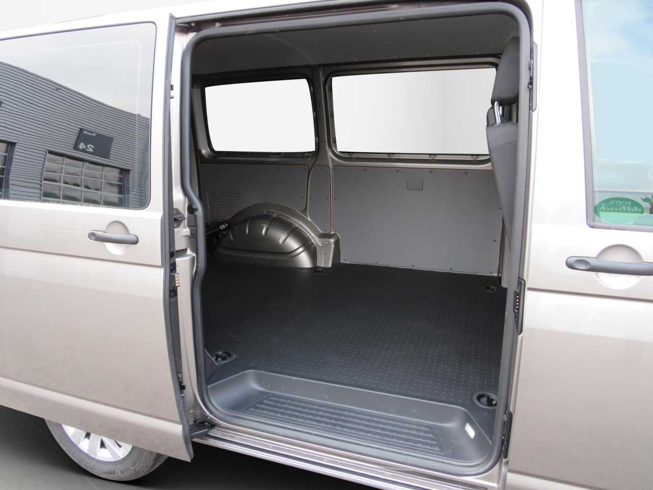 VOLKSWAGEN T6.1 Transporter Trendline 2.0 TDI Kasten Euro6 ZV - Väike kaubik: pilt 3 VOLKSWAGEN T6.1 Transporter Trendline 2.0 TDI Kasten Euro6 ZV - Väike kaubik: pilt 3