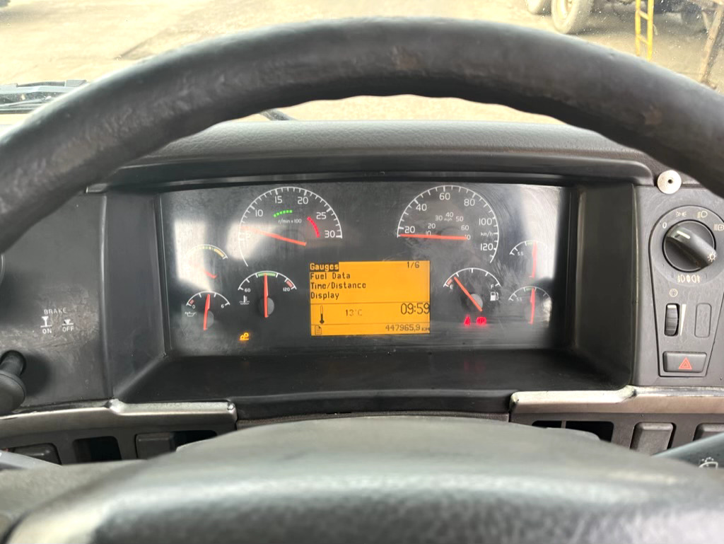 Kabiinišassiiga veoauto VOLVO FM9 260 6X2: pilt 13