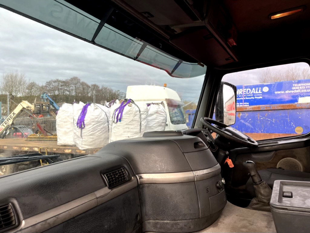 Kabiinišassiiga veoauto VOLVO FM9 260 6X2: pilt 15