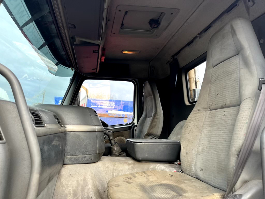 Kabiinišassiiga veoauto VOLVO FM9 260 6X2: pilt 16