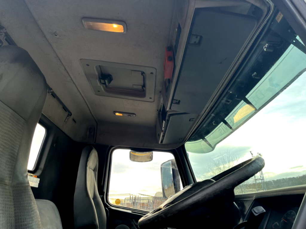 Kabiinišassiiga veoauto VOLVO FM9 260 6X2: pilt 12