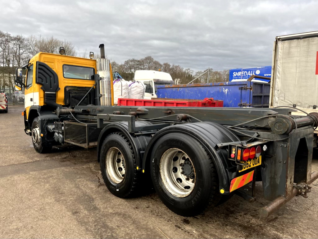 Kabiinišassiiga veoauto VOLVO FM9 260 6X2: pilt 6