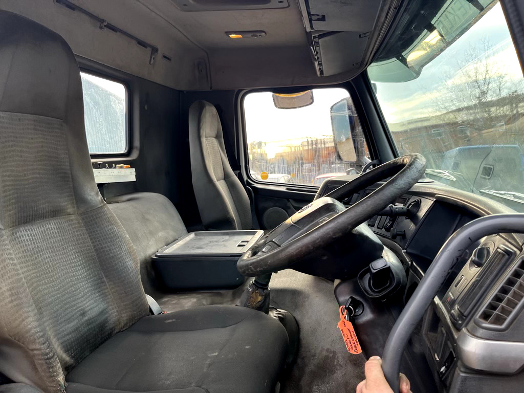 Kabiinišassiiga veoauto VOLVO FM9 260 6X2: pilt 19