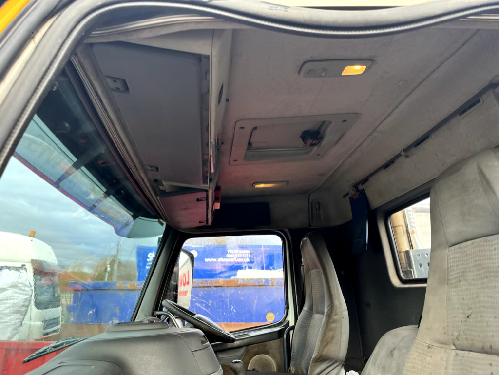 Kabiinišassiiga veoauto VOLVO FM9 260 6X2: pilt 9