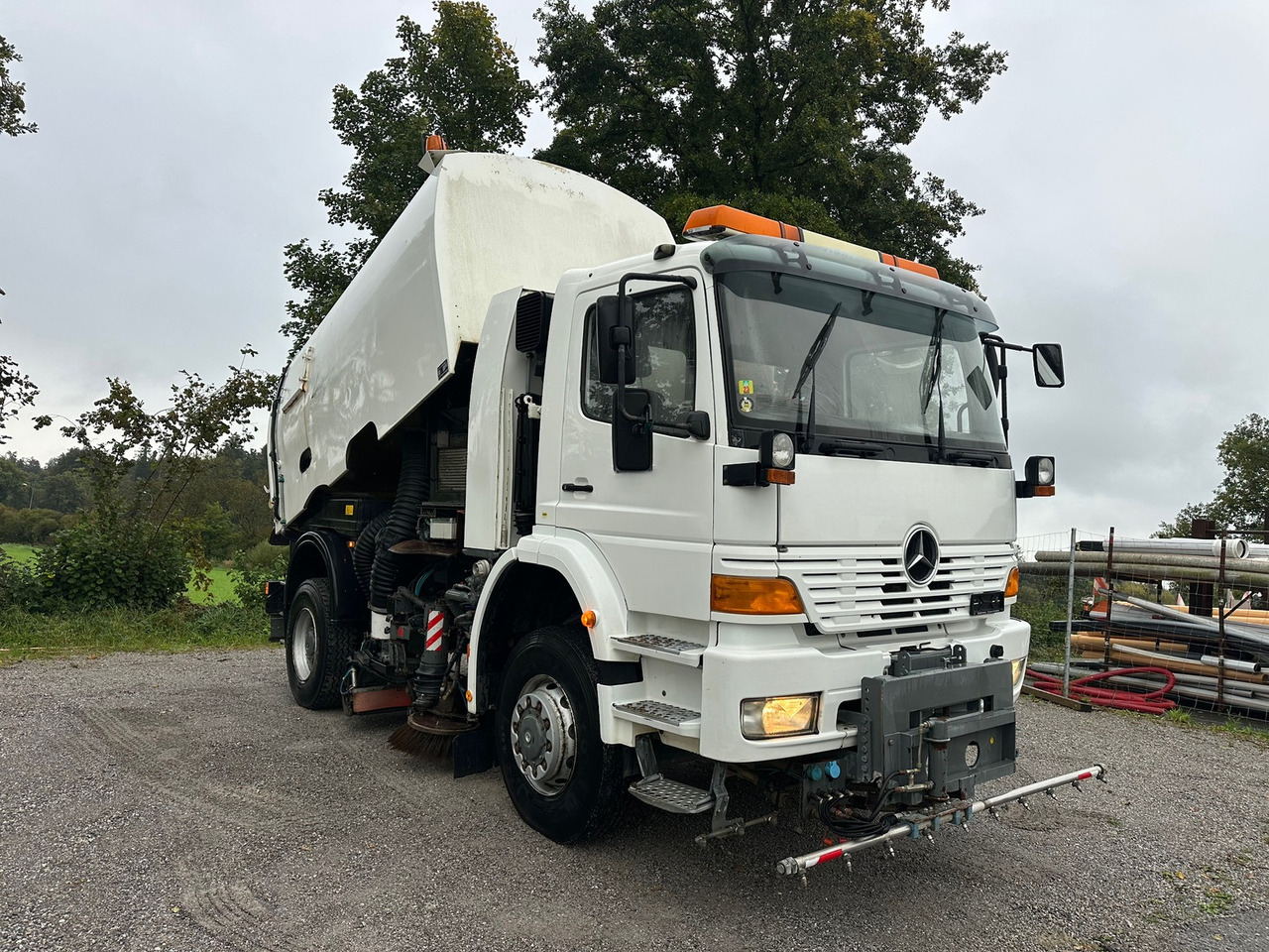 MERCEDES-BENZ Atego 1823 4x4 Faun 7m3 - Tänavapühkimismasin: pilt 2 MERCEDES-BENZ Atego 1823 4x4 Faun 7m3 - Tänavapühkimismasin: pilt 2