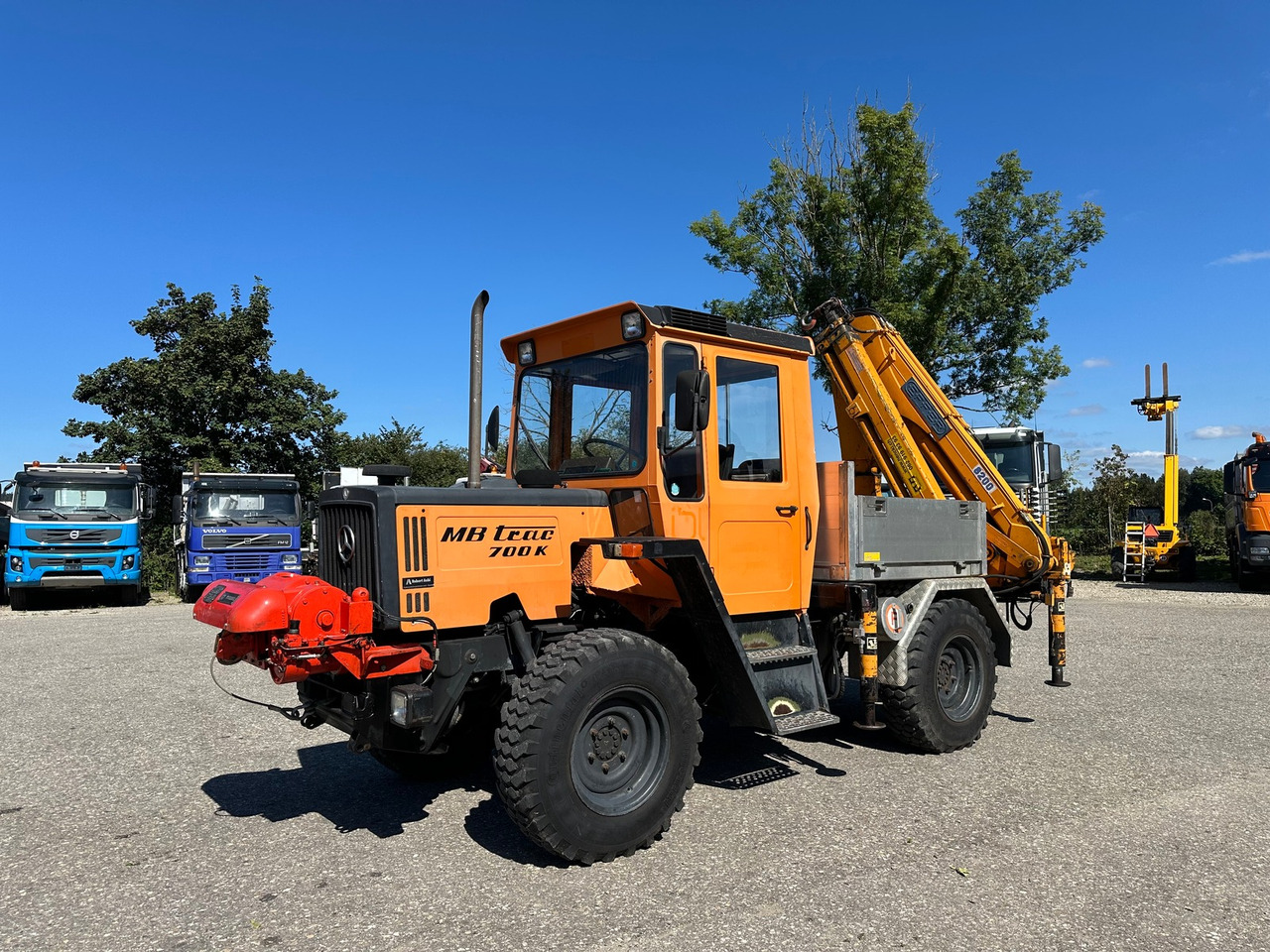 Munitsipaaltraktor MERCEDES-BENZ MB Trac  700K Brücke-Kran-Seilwinde: pilt 1