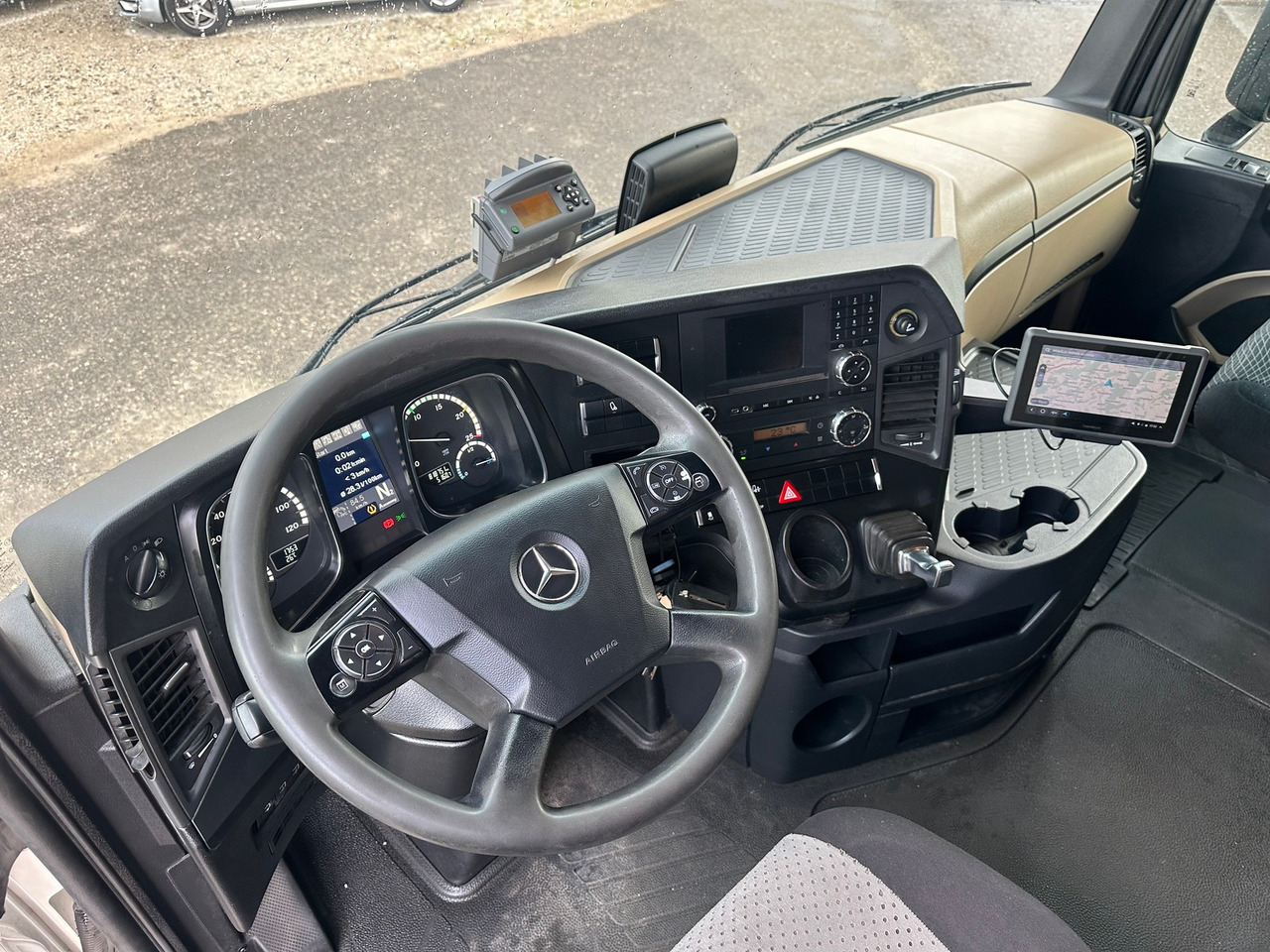 MERCEDES-BENZ actros 18.42 4x2 Gas-Kühlfahrzeug - Külmutiga veoauto: pilt 3 MERCEDES-BENZ actros 18.42 4x2 Gas-Kühlfahrzeug - Külmutiga veoauto: pilt 3