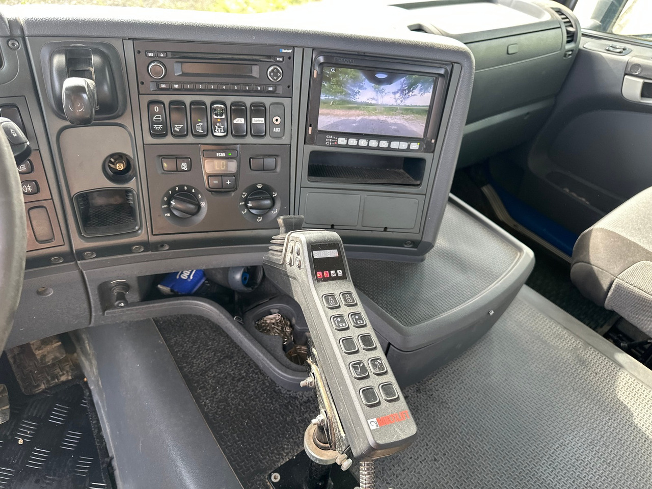 SCANIA G450 8x4 Abrollkipper - Konkstõstukiga veoauto: pilt 2 SCANIA G450 8x4 Abrollkipper - Konkstõstukiga veoauto: pilt 2