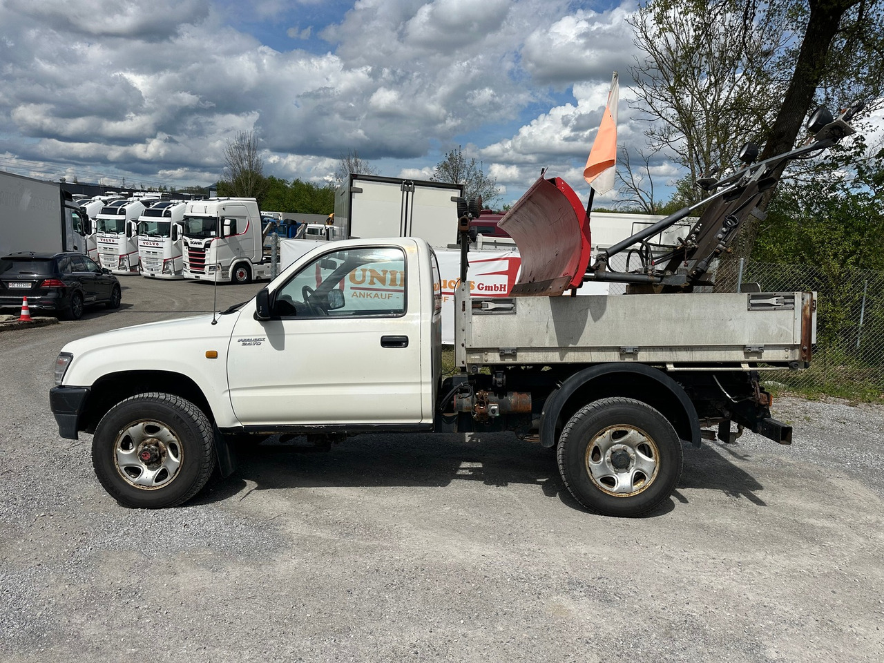 TOYOTA Hilux 4WD 4x4 Winterdienst Kipper - Tarbesõiduk kallur: pilt 2 TOYOTA Hilux 4WD 4x4 Winterdienst Kipper - Tarbesõiduk kallur: pilt 2