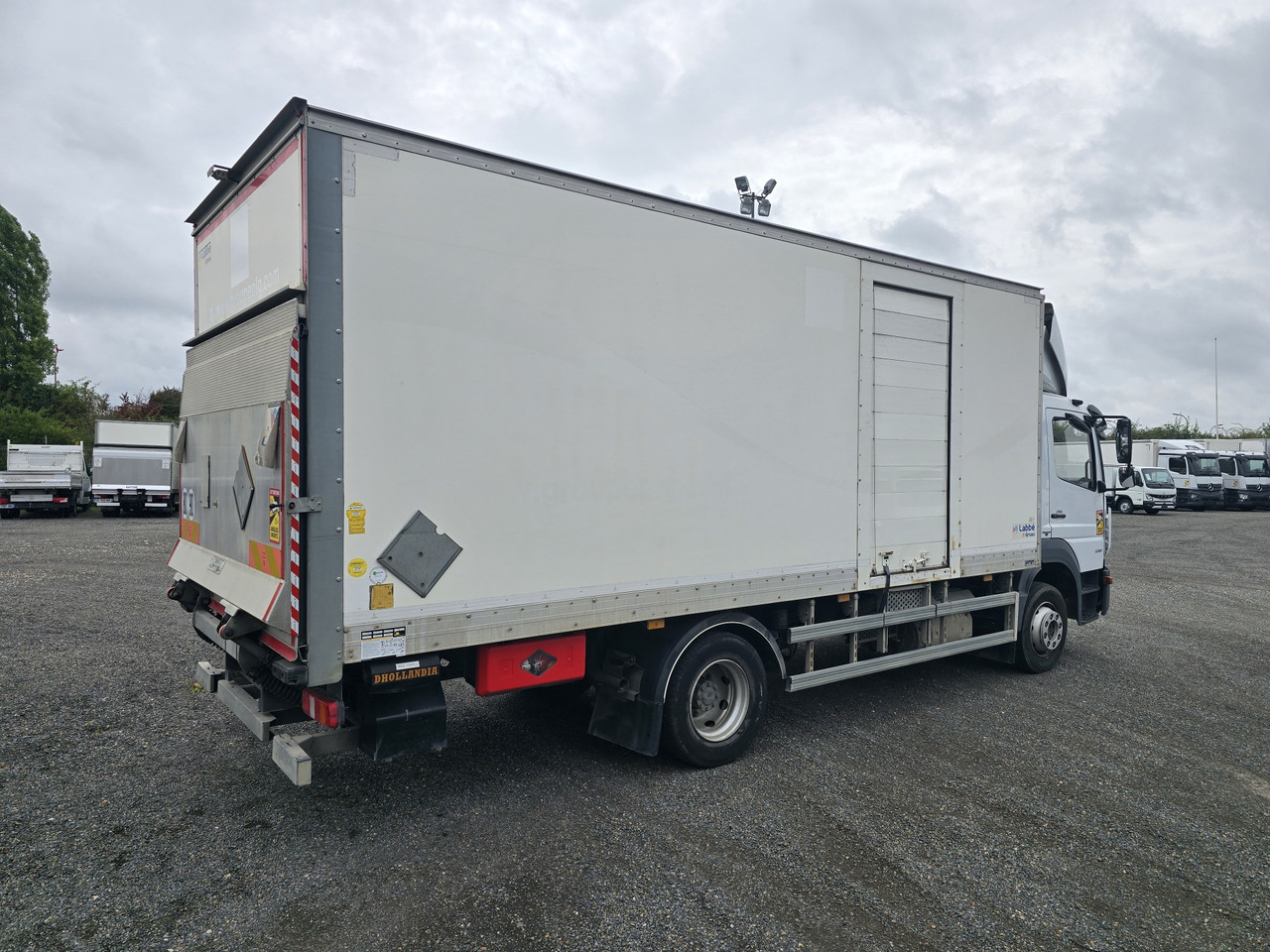 MERCEDES-BENZ Atego 1218 - Bo - LIFT - SIDE DOOR - ADR - Kasti veoauto: pilt 3 MERCEDES-BENZ Atego 1218 - Bo - LIFT - SIDE DOOR - ADR - Kasti veoauto: pilt 3