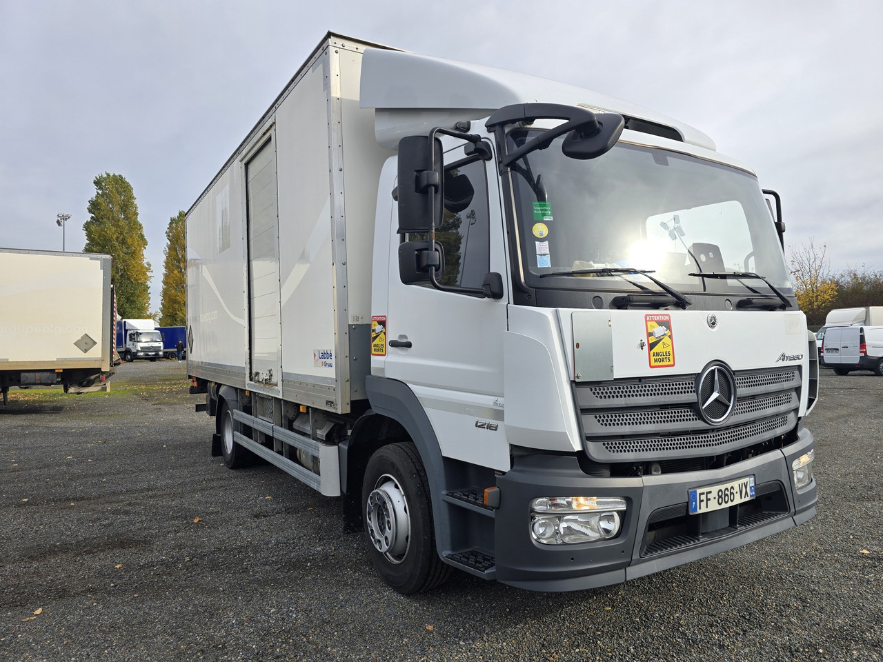 MERCEDES-BENZ Atego 1218 - Box - LIFT - SIDE DOOR - ADR - Kasti veoauto: pilt 2 MERCEDES-BENZ Atego 1218 - Box - LIFT - SIDE DOOR - ADR - Kasti veoauto: pilt 2