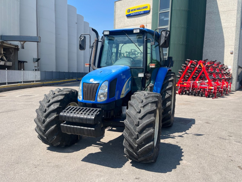 New Holland TL 100 A - Traktor: pilt 1 New Holland TL 100 A - Traktor: pilt 1