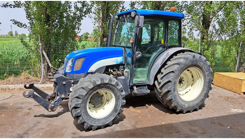 New Holland TN 95 D A - Traktor: pilt 2 New Holland TN 95 D A - Traktor: pilt 2