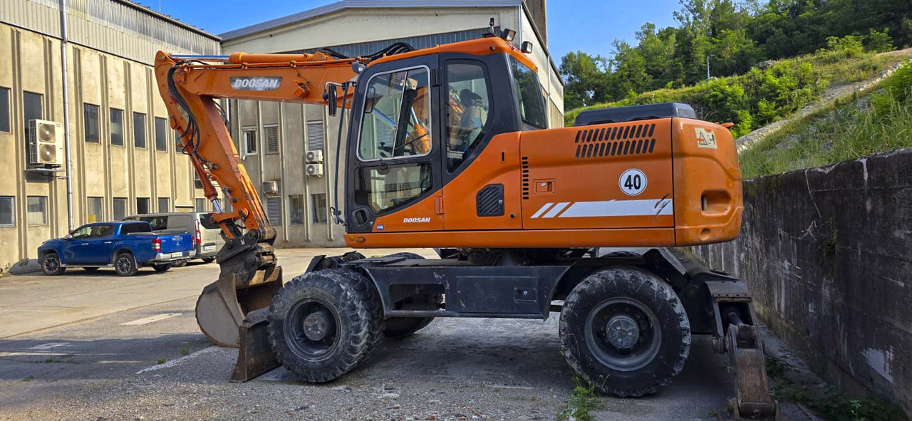 DOOSAN DX160W - Ratastel ekskavaator: pilt 3 DOOSAN DX160W - Ratastel ekskavaator: pilt 3