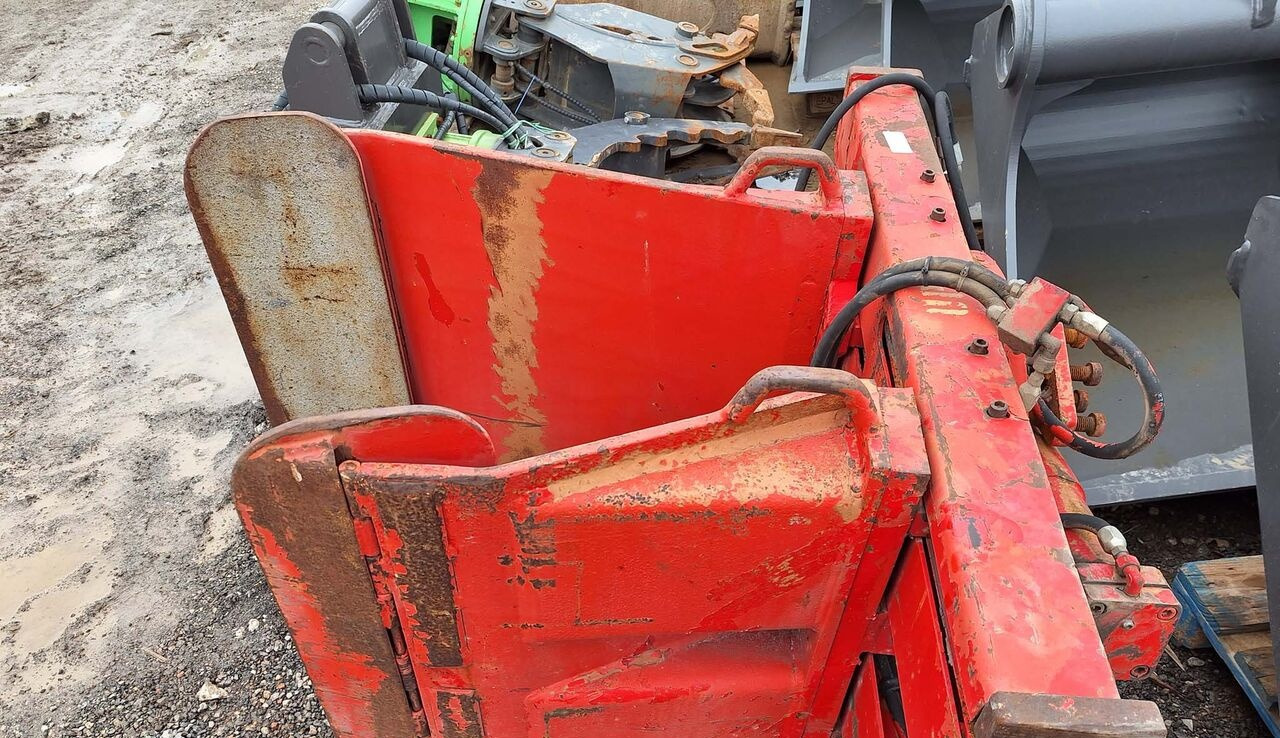 Hay bale grab - Klamber - Põllutööseade: pilt 1 Hay bale grab - Klamber - Põllutööseade: pilt 1