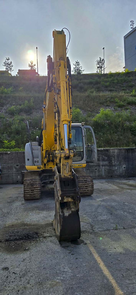 New Holland Kobelco E150B - Lintekskavaator: pilt 4 New Holland Kobelco E150B - Lintekskavaator: pilt 4