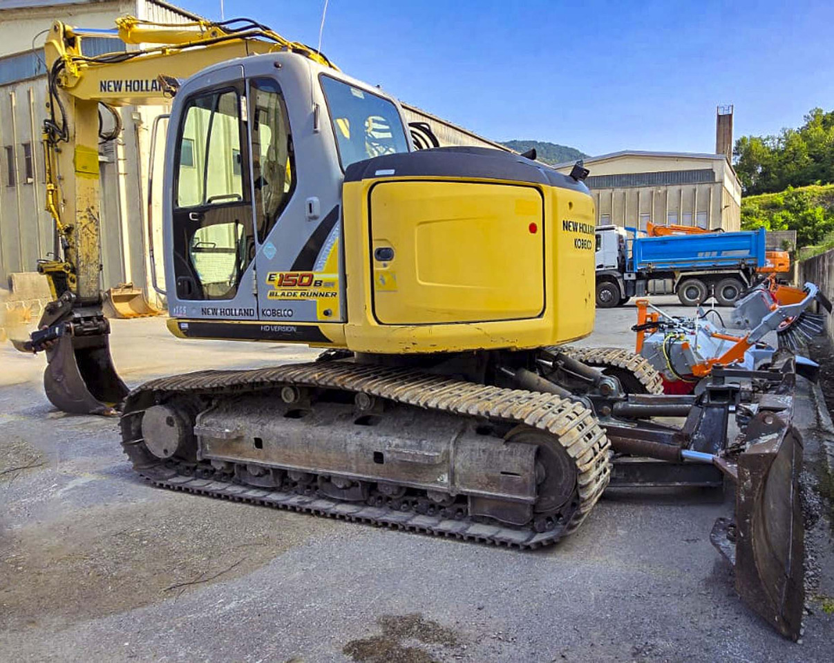 New Holland Kobelco E150B - Lintekskavaator: pilt 1 New Holland Kobelco E150B - Lintekskavaator: pilt 1