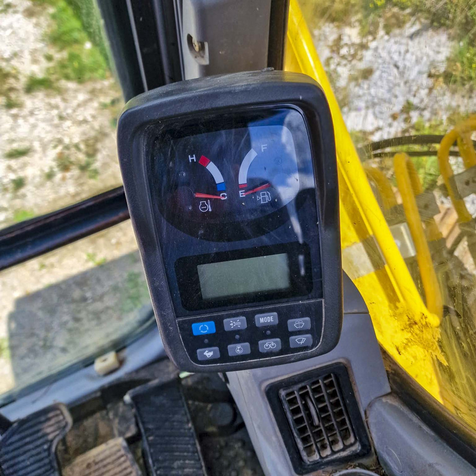 New Holland Kobelco E215 - Lintekskavaator: pilt 3 New Holland Kobelco E215 - Lintekskavaator: pilt 3