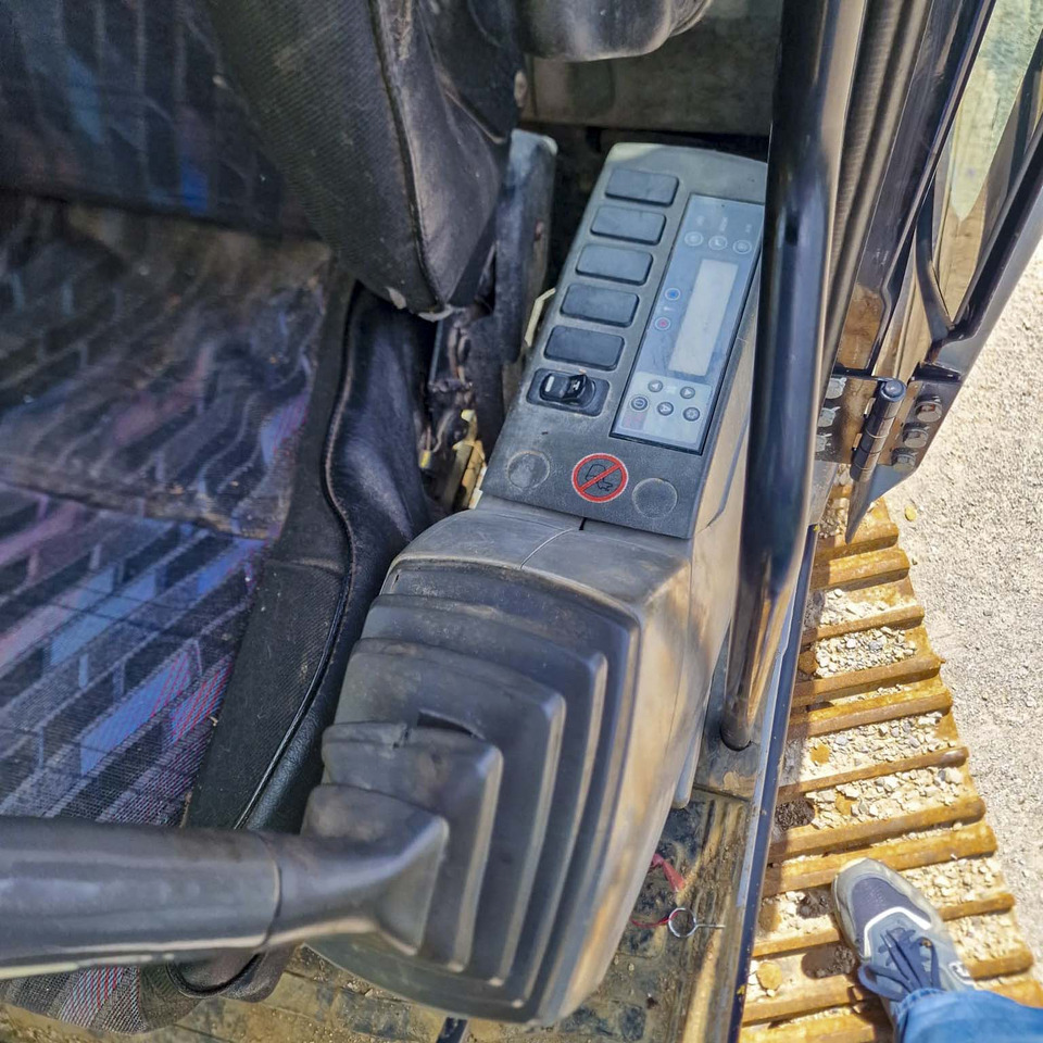 New Holland Kobelco E215 liising New Holland Kobelco E215: pilt 19 New Holland Kobelco E215 liising New Holland Kobelco E215: pilt 19