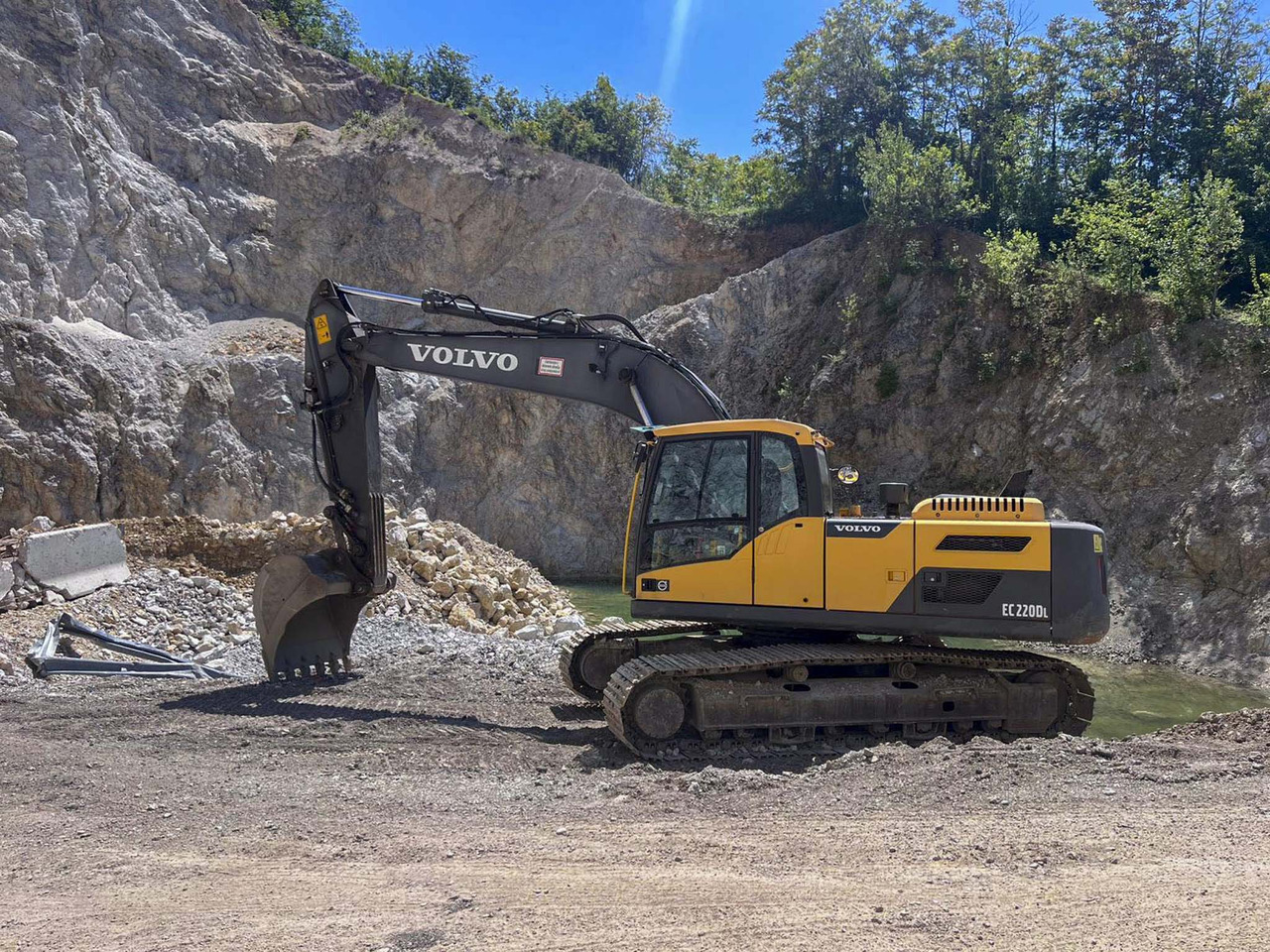 VOLVO EC220D - Lintekskavaator: pilt 1 VOLVO EC220D - Lintekskavaator: pilt 1
