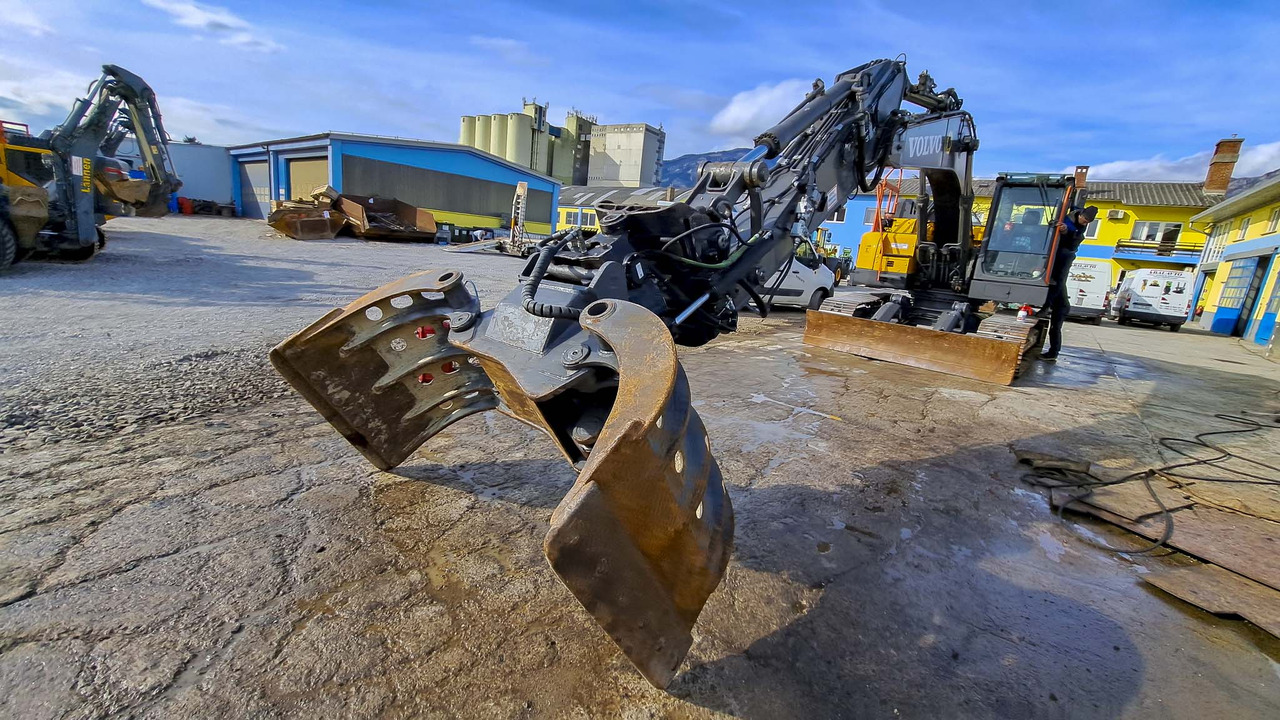 VOLVO ECR235EL - Lintekskavaator: pilt 2 VOLVO ECR235EL - Lintekskavaator: pilt 2