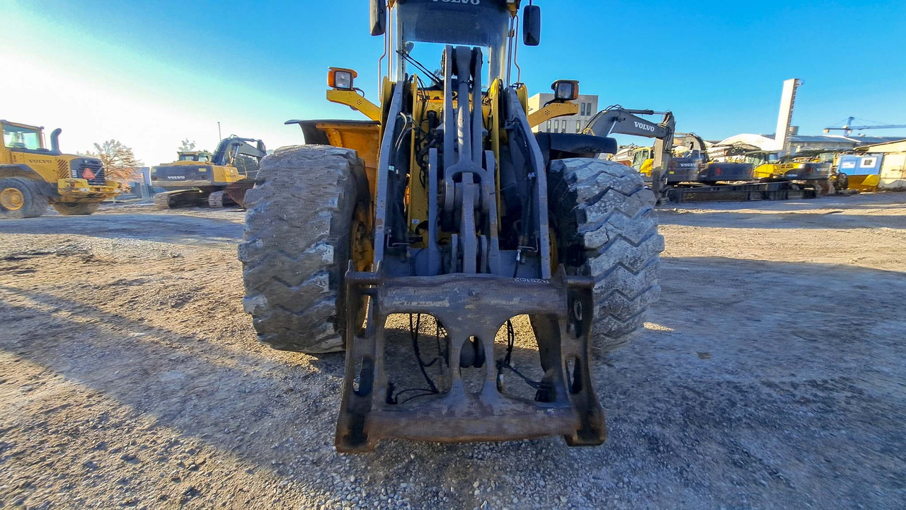 VOLVO L120E - Rataslaadur: pilt 2 VOLVO L120E - Rataslaadur: pilt 2