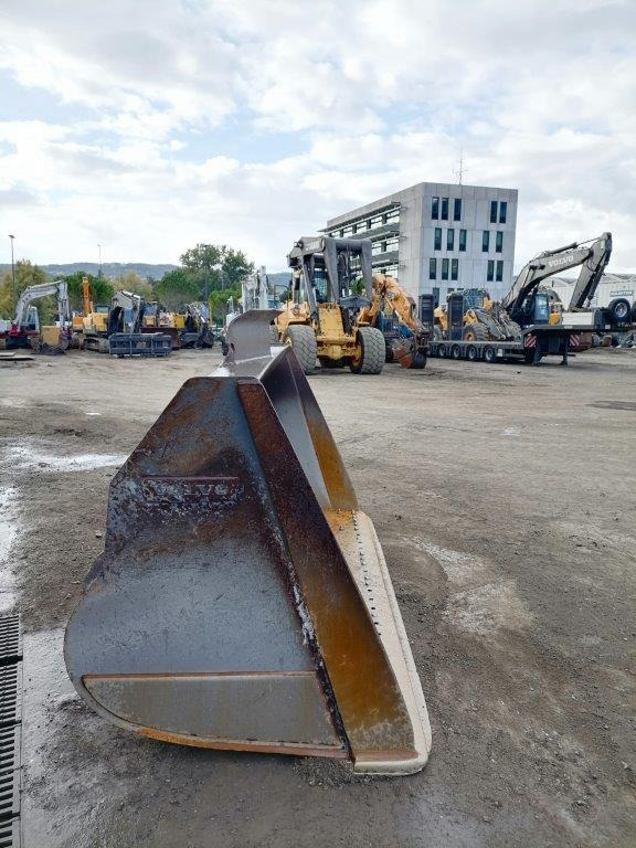VOLVO loader bucket 2800 mm - Laaduri kopp - Rataslaadur: pilt 3 VOLVO loader bucket 2800 mm - Laaduri kopp - Rataslaadur: pilt 3