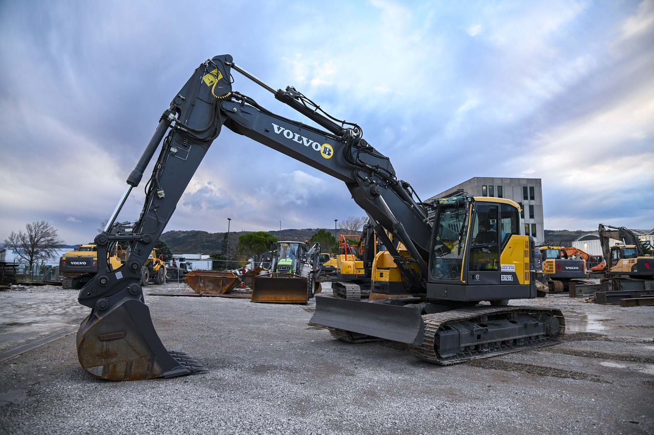 Volvo ECR235EL - Lintekskavaator: pilt 2 Volvo ECR235EL - Lintekskavaator: pilt 2