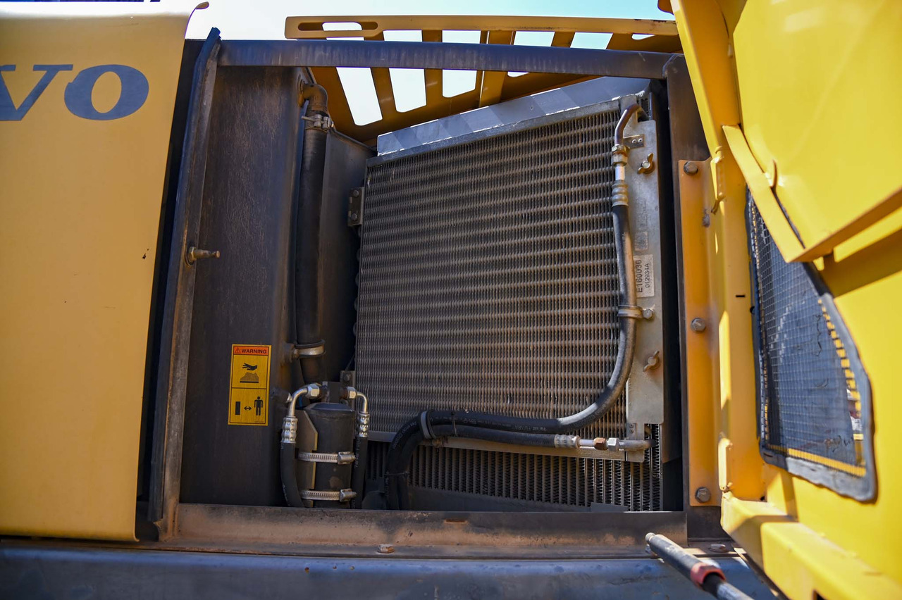 Ratastel ekskavaator Volvo EW180B: pilt 11