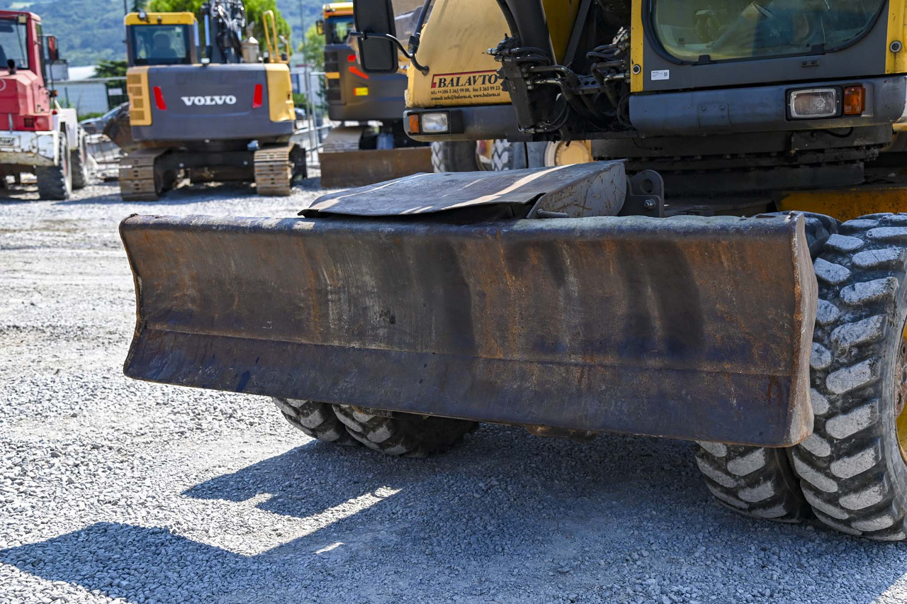 Ratastel ekskavaator Volvo EW180B: pilt 10