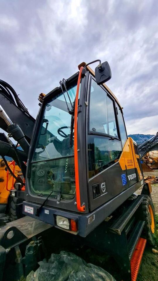 Volvo EWR150E, EC250E, EC300E, EW160E, EW180E, EC220E, EC160E, EC180E, EWR170E, EW240E MH, EC200E - Kabiin - Ekskavaator: pilt 1 Volvo EWR150E, EC250E, EC300E, EW160E, EW180E, EC220E, EC160E, EC180E, EWR170E, EW240E MH, EC200E - Kabiin - Ekskavaator: pilt 1