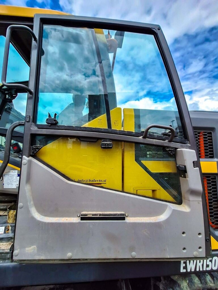 Volvo EWR150E, EC250E, EC300E, EW160E, EW180E, EC220E, EC160E, EC180E, EWR170E, EW240E MH, EC200E - Kabiin - Ekskavaator: pilt 3 Volvo EWR150E, EC250E, EC300E, EW160E, EW180E, EC220E, EC160E, EC180E, EWR170E, EW240E MH, EC200E - Kabiin - Ekskavaator: pilt 3
