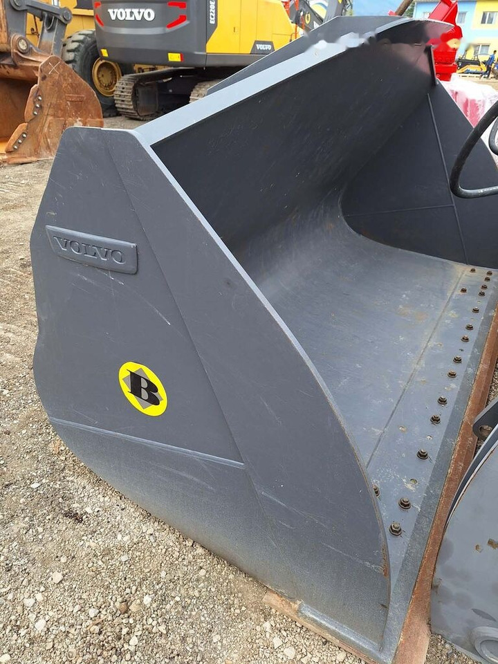Volvo Loader bucket 3000 mm BOE - Laaduri kopp: pilt 1 Volvo Loader bucket 3000 mm BOE - Laaduri kopp: pilt 1