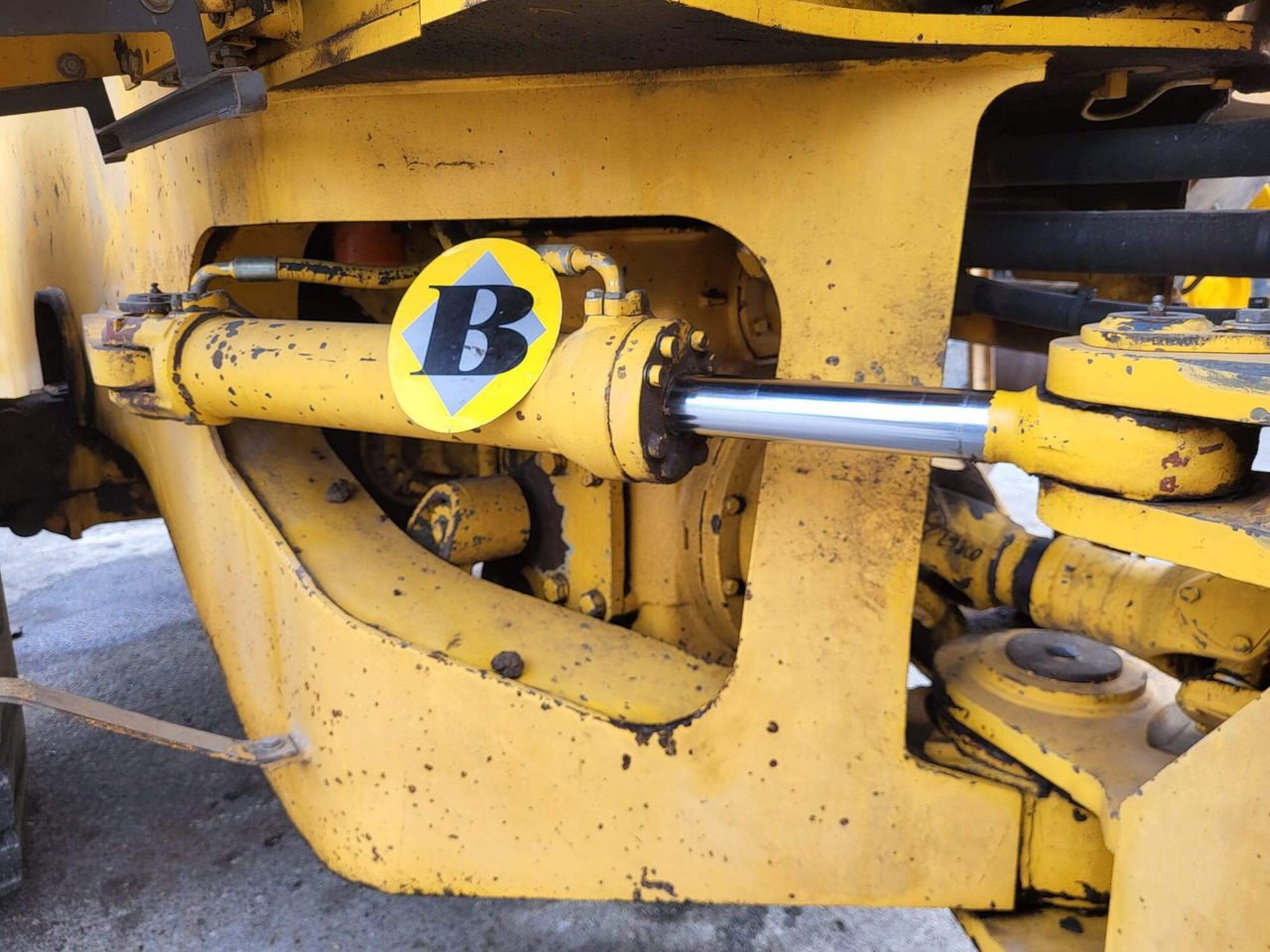 Volvo hydraulic cylinder - Hüdrauliline silinder - Laadur: pilt 1 Volvo hydraulic cylinder - Hüdrauliline silinder - Laadur: pilt 1