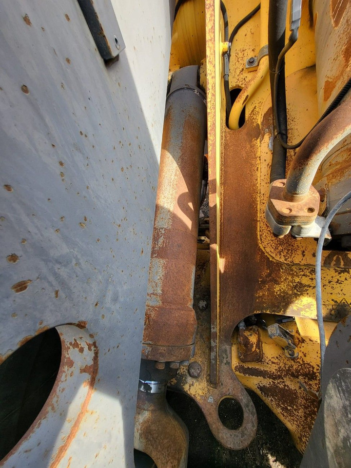 Volvo lifting hydraulic cylinder - Hüdrauliline silinder - Rataslaadur: pilt 2 Volvo lifting hydraulic cylinder - Hüdrauliline silinder - Rataslaadur: pilt 2