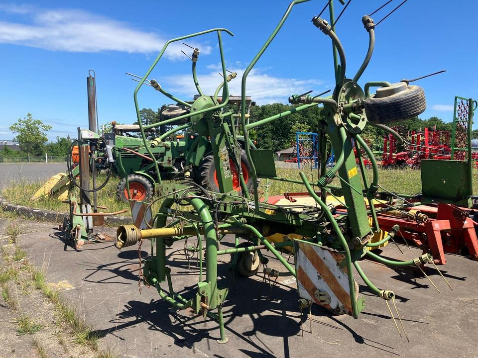 Krone KW 5.50 Wender, Heuer, Zetter hydr. Grenzstreueinrichtung - Kaarutaja/ Reha: pilt 1 Krone KW 5.50 Wender, Heuer, Zetter hydr. Grenzstreueinrichtung - Kaarutaja/ Reha: pilt 1