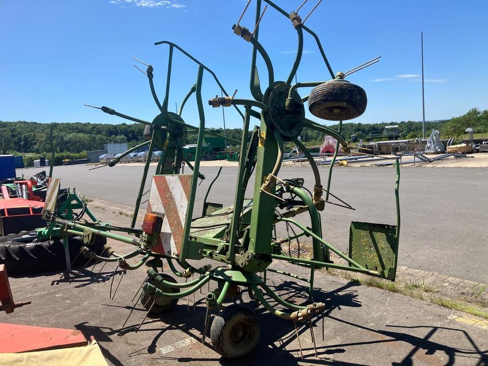 Krone KW 5.50 Wender, Heuer, Zetter hydr. Grenzstreueinrichtung - Kaarutaja/ Reha: pilt 3 Krone KW 5.50 Wender, Heuer, Zetter hydr. Grenzstreueinrichtung - Kaarutaja/ Reha: pilt 3