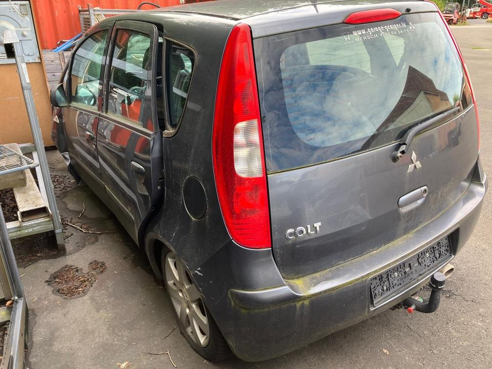 Mitsubishi Colt Unfallfahrzeug - Auto: pilt 3 Mitsubishi Colt Unfallfahrzeug - Auto: pilt 3