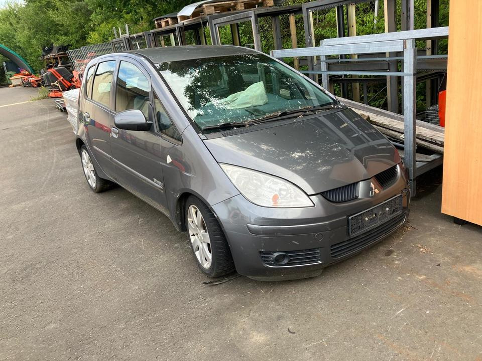 Mitsubishi Colt Unfallfahrzeug - Auto: pilt 1 Mitsubishi Colt Unfallfahrzeug - Auto: pilt 1