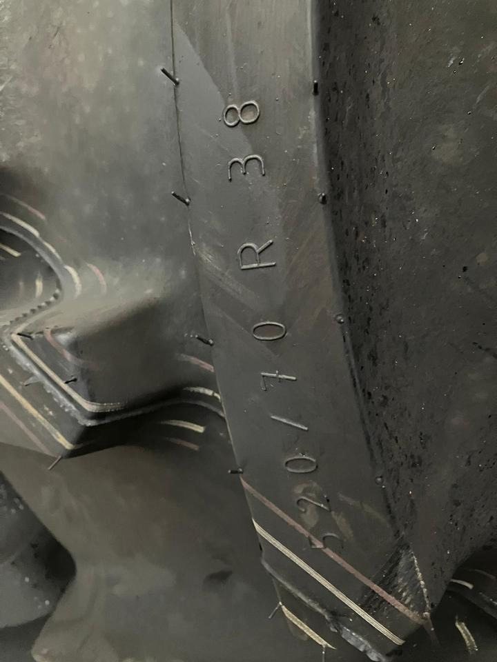 Rad Reifen Mitas 520/70R38 HC70 150D 153A8 Neu aus Umbereifung - Rehvid ja veljed: pilt 2 Rad Reifen Mitas 520/70R38 HC70 150D 153A8 Neu aus Umbereifung - Rehvid ja veljed: pilt 2