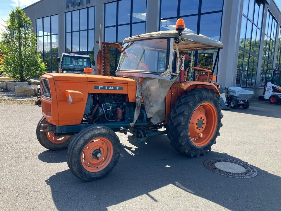 Traktor Fiat 315 Oldtimer mit Mähwerk Baujahr 1968 - Traktor: pilt 5 Traktor Fiat 315 Oldtimer mit Mähwerk Baujahr 1968 - Traktor: pilt 5