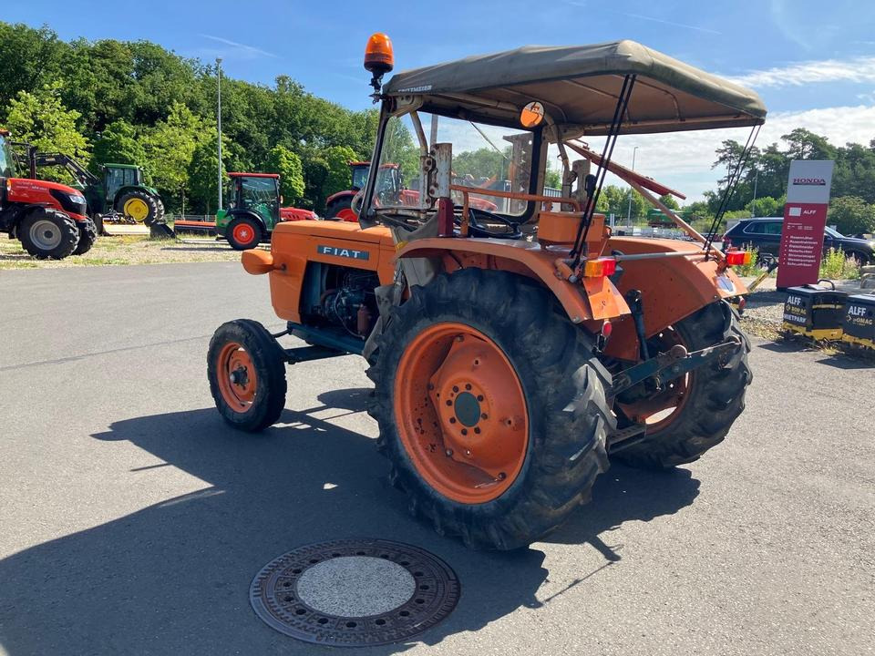Traktor Fiat 315 Oldtimer mit Mähwerk Baujahr 1968 - Traktor: pilt 4 Traktor Fiat 315 Oldtimer mit Mähwerk Baujahr 1968 - Traktor: pilt 4
